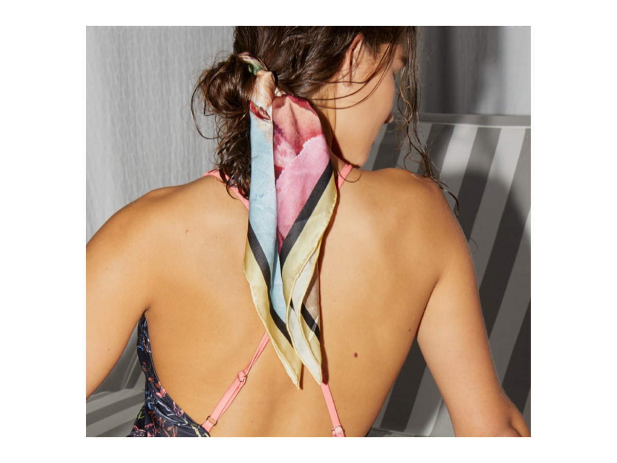 Adeliat Sia Scarf