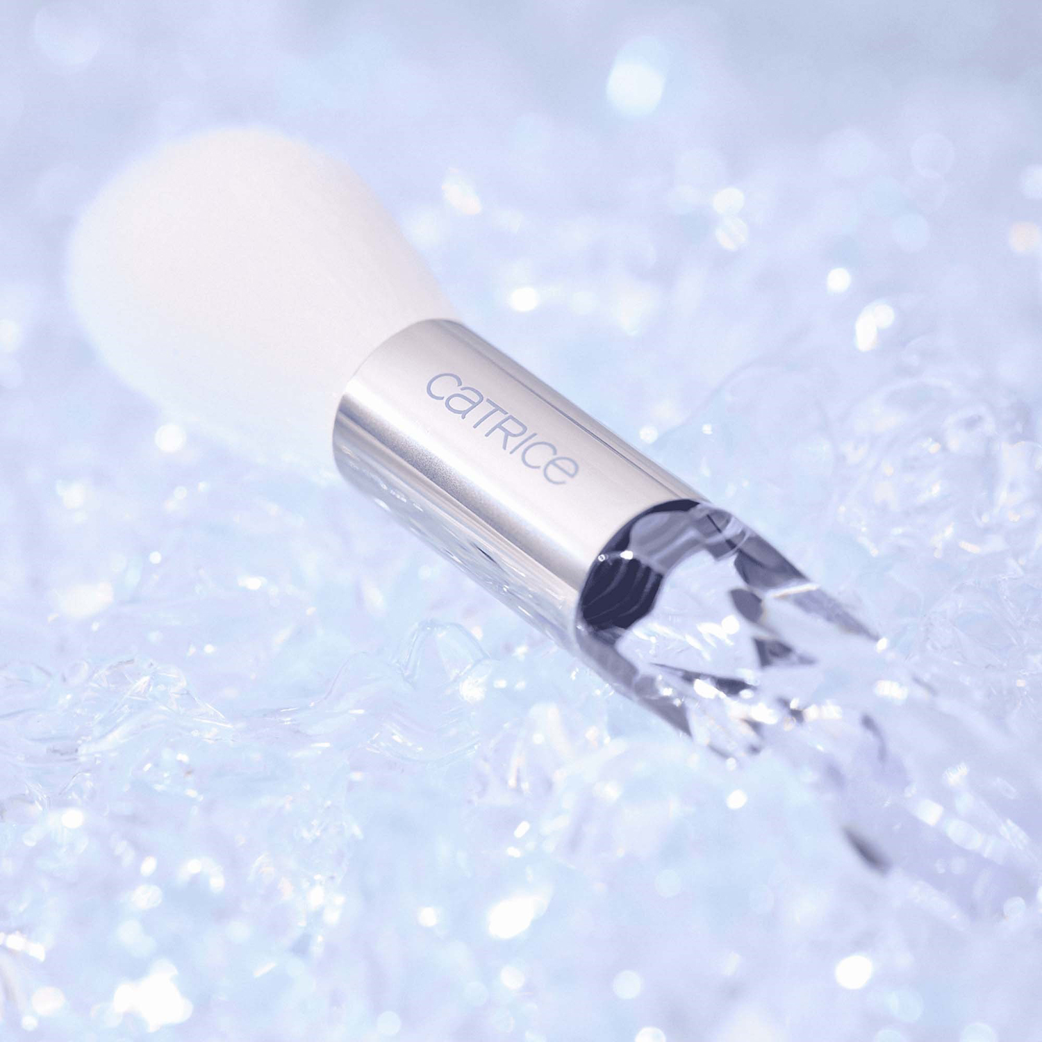 ARCTIC ILLUSION Highlighter Brush